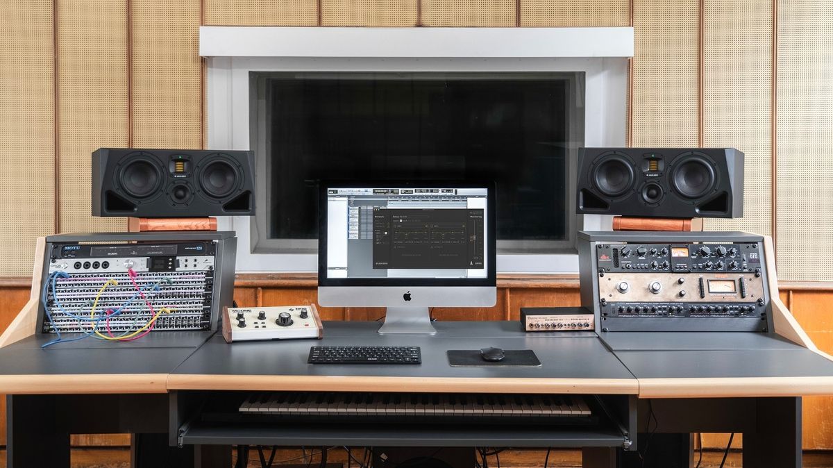 Le monitor A77H dans un studio professionnel