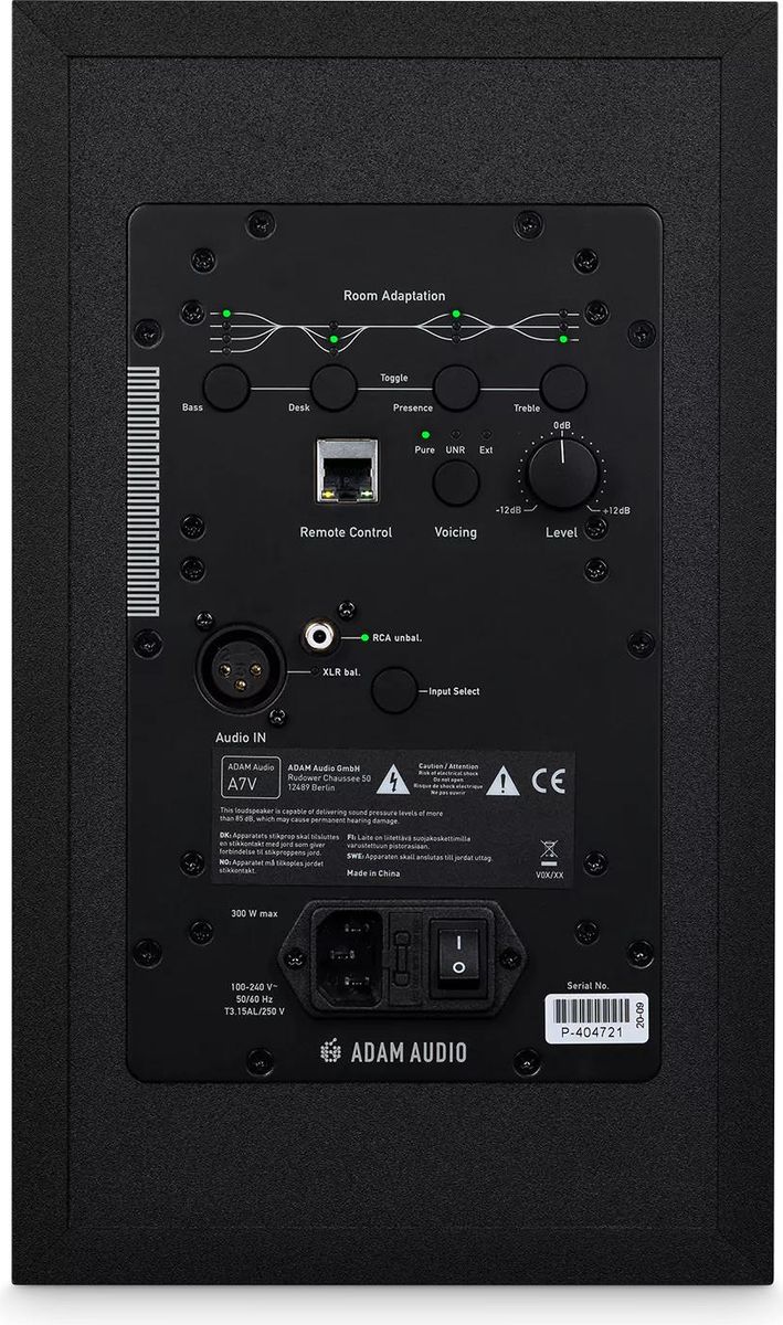 Adam Audio A7V : connectique et réglages La face arrière de l'enceinte de studio Adam Audio A7V