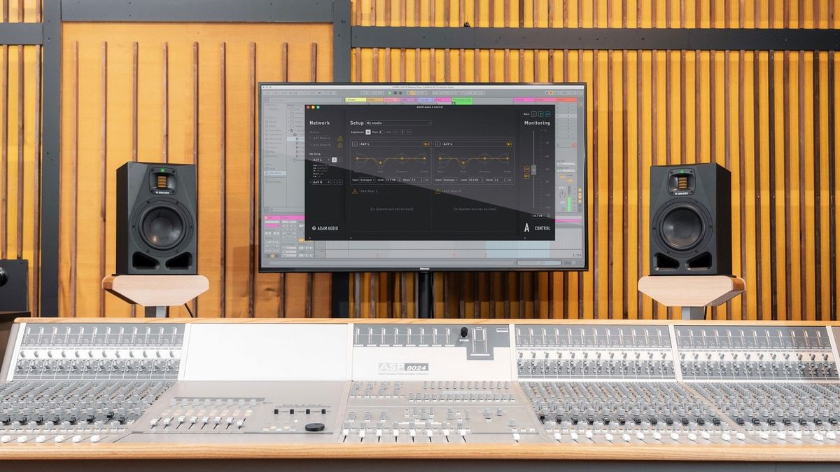 Adam Audio A7V : logiciel A Control Le monitor Adam Audio A7V dans un studio de son