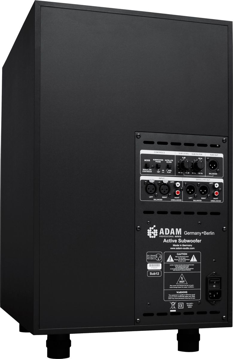 Connectique du caisson de basse Adam Audio Sub12 dédié au monitoring professionnel. La face arrière du caisse de grave Adam Audio Sub12.