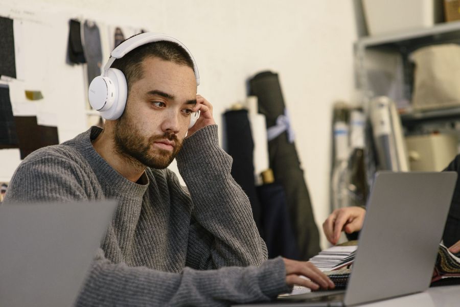 Casque sans fil AKG N9 Hybrid : mise en situation