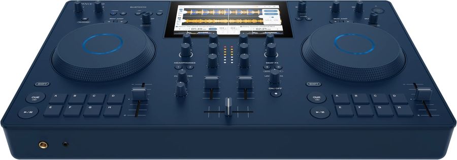Le contrôleur DJ AlphaTheta Omnis-Duo offre une connexion sans-fil et sans latence.