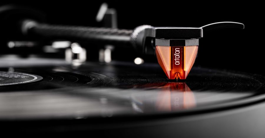 Vue de d&eacute;tail cellule Ortofon 2M Bronze sur platine vinyle Argon Audio TT-4 Special Edition