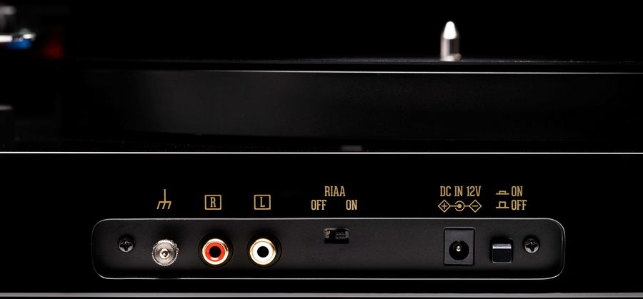 Vue de d&eacute;tails connectique platine vinyle Argon Audio TT-4 SE