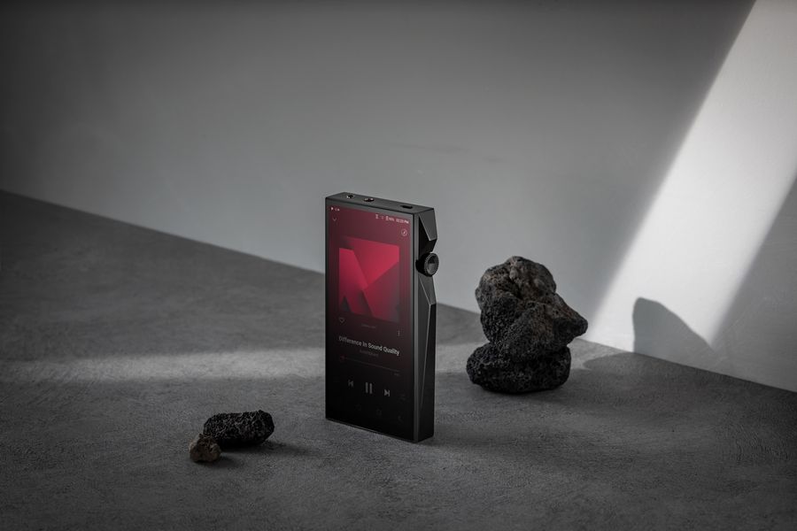 Le baladeur Astell&Kern A&ultima SP4000 double ses amplificateurs pour plus de puissance et de précision. Il restitue les détails avec naturel, même à haut volume.