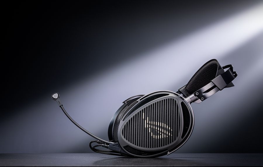 Microphone MEMS d&eacute;tachable du casque gamer Asus ROG Kithara offrant une captation vocale large bande et des commandes int&eacute;gr&eacute;es.