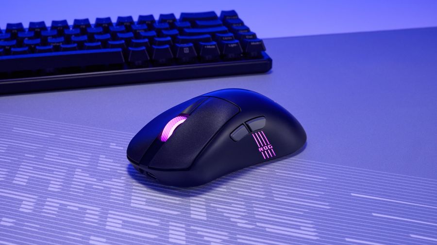 Souris gaming Asus ROG Keris II Origin noire avec &eacute;clairage RGB sur un tapis de souris