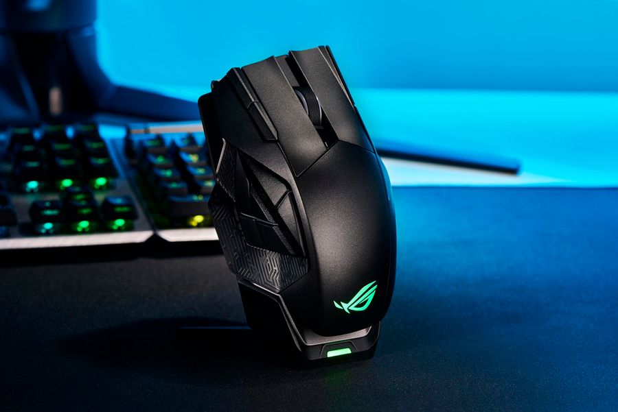Le nombre de boutons d’une souris gaming dépend du style de jeu, avec peu de commandes pour les FPS et jusqu’à une vingtaine pour les MMORPG. Grâce aux boutons programmables, aux macros et aux molettes évoluées, une souris gaming peut répondre à des usages variés et exigeants.