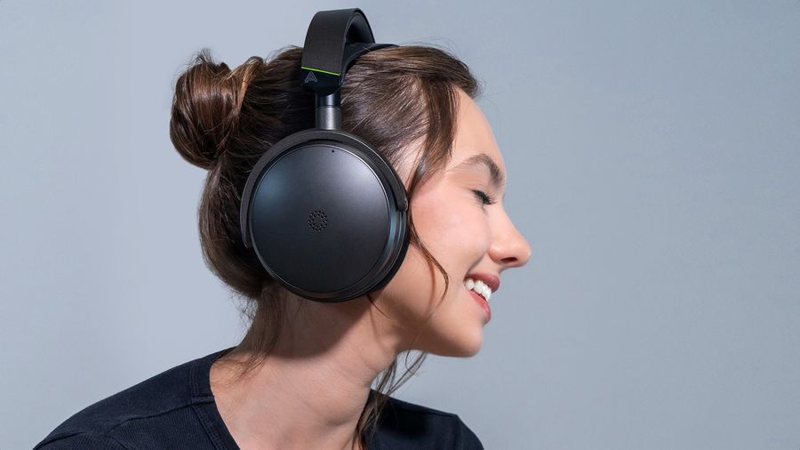 Casque gaming Audeze Maxwell 2 avec r&eacute;ponse en fr&eacute;quence &eacute;tendue de 10 Hz &agrave; 50 kHz pour une restitution sonore audiophile.