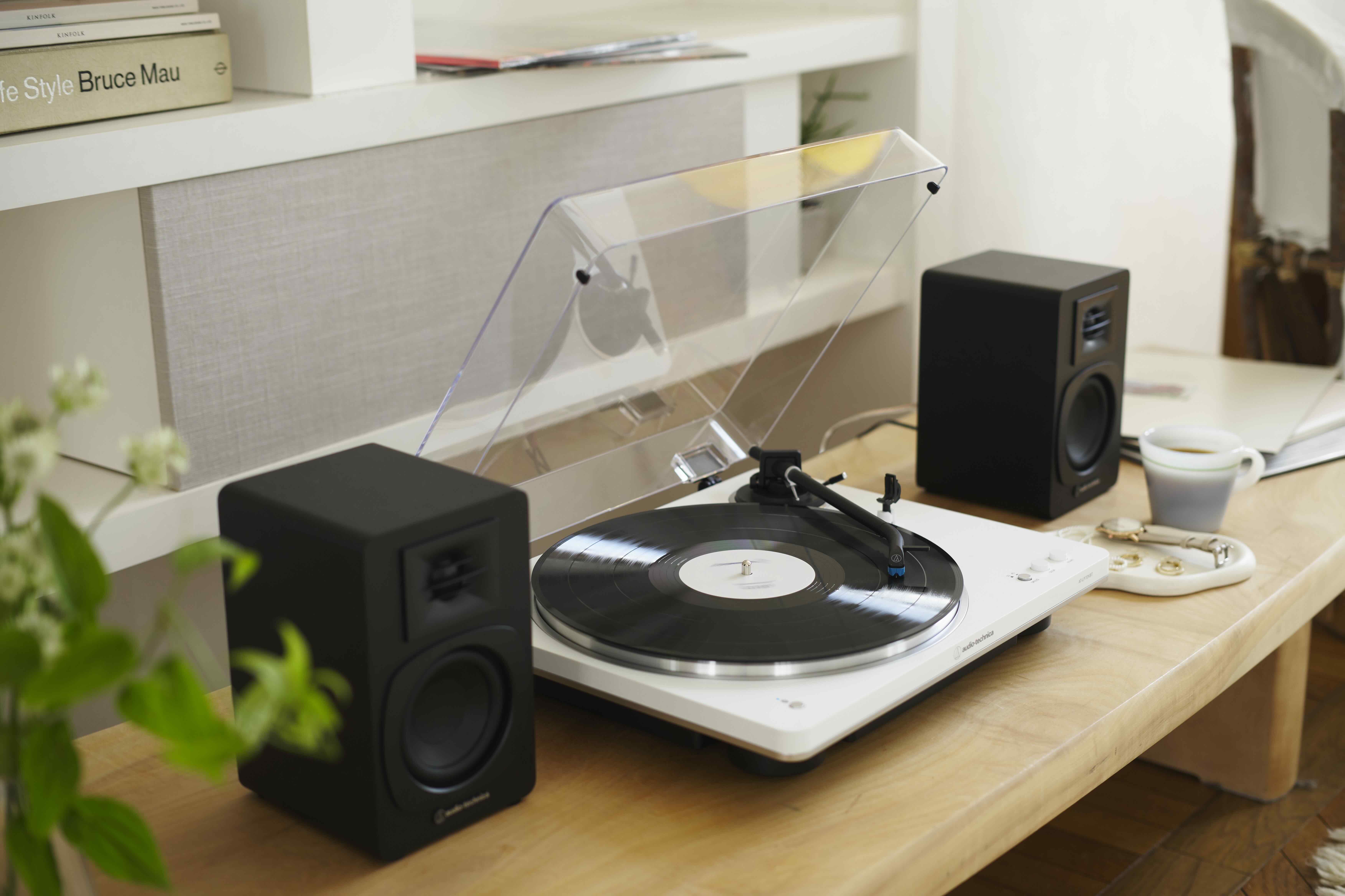 Platine Vinyle Audio-Technica AT-LP70XBT - Blanche, Bluetooth pas cher