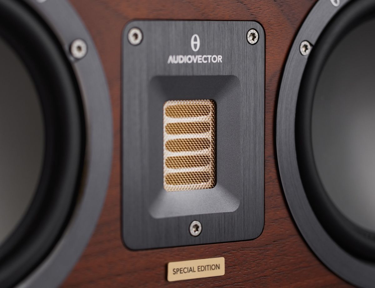 Audiovector QR Centre SE