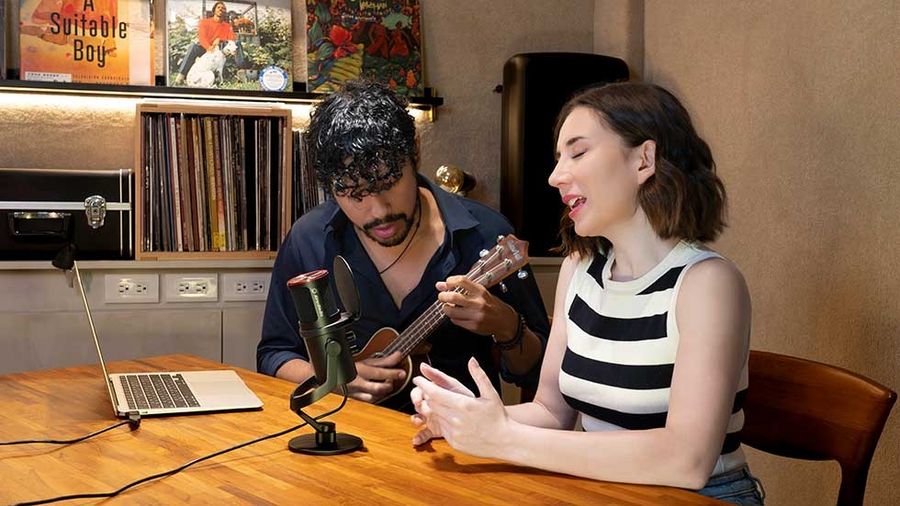 Le micro AVerMedia Live Streamer MIC 350 (AM350) peut être utilisé pour enregistrer un chanteur ou un instrument.