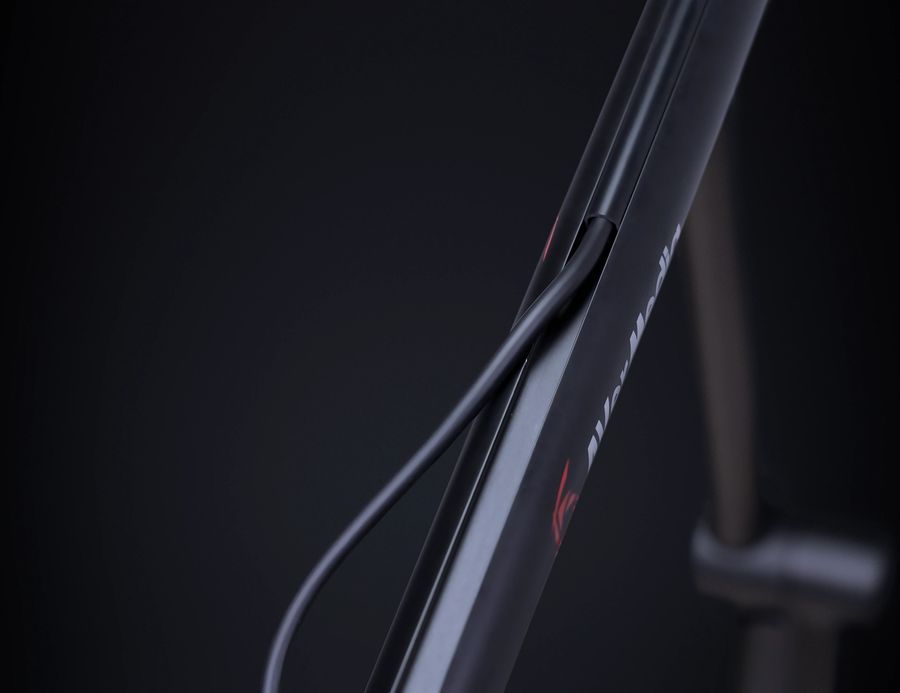 Le bras de micro AVerMedia Live Streamer ARM (BA311) offre un passage de câble.