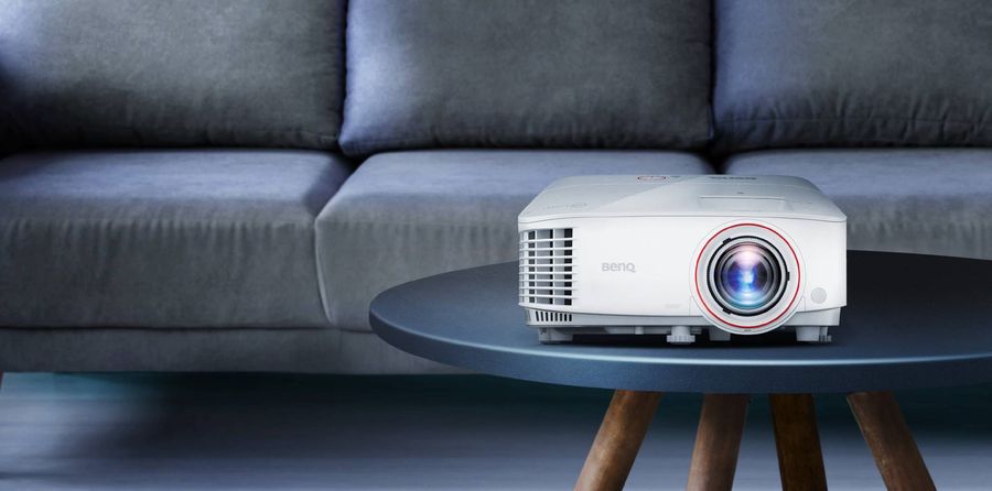 BenQ TH671ST : mise en situation sur une table basse BenQ TH671ST : mise en situation sur une table basse