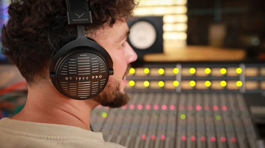 Casque hi-fi Beyerdynamic DT 1990 Pro MKII : mise en situation