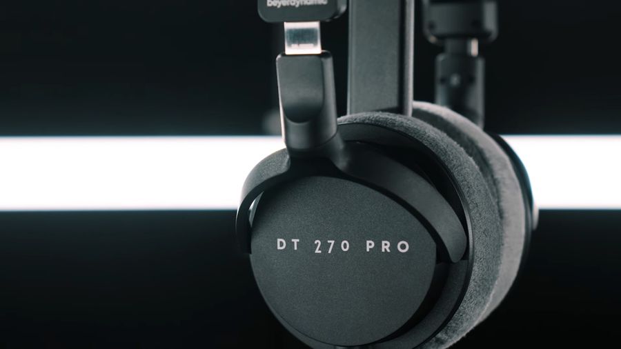 Casque Beyerdynamic DT 270 PRO, modèle fermé et léger avec restitution sonore neutre pour usage studio ou mobile.