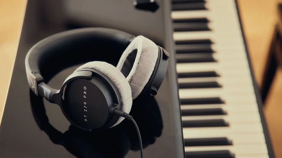 Casque studio Beyerdynamic DT 270 PRO fermé, précis et compatible USB-C pour une écoute professionnelle.
