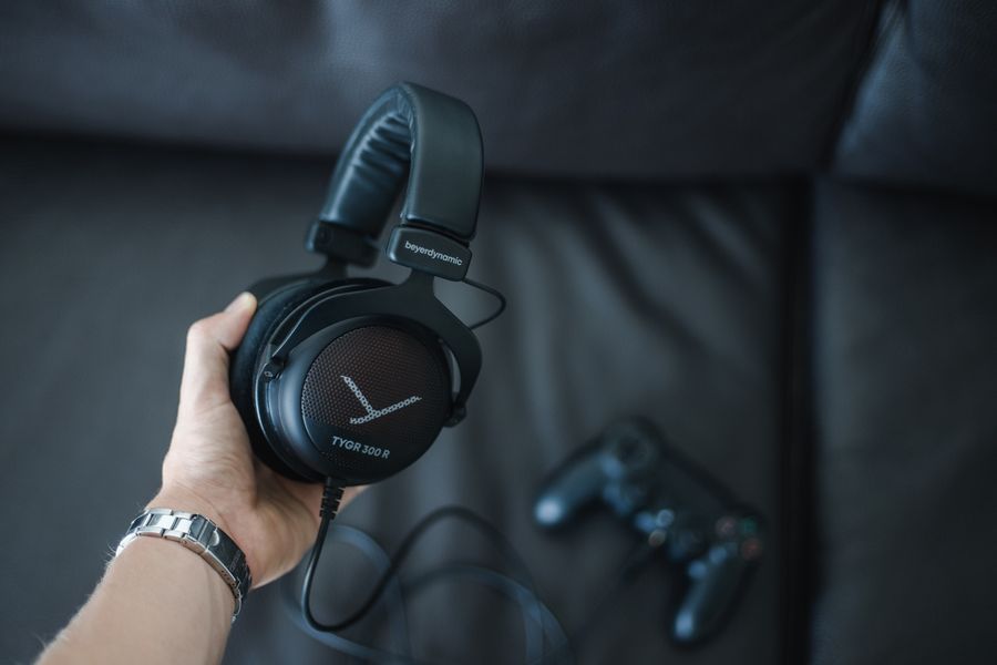 Le casque gamer Beyerdynamic TYGR 300 R se connecte à l'aide de sa fiche mini-jack 3,5 mm.