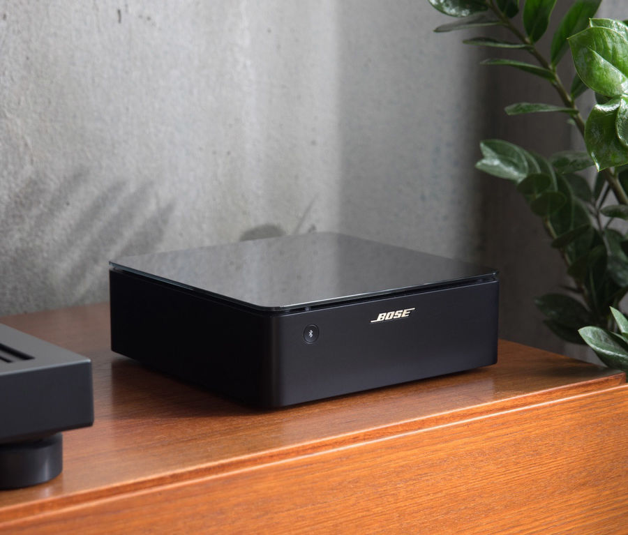 Ampli Bose Music Amplifier sur un meuble