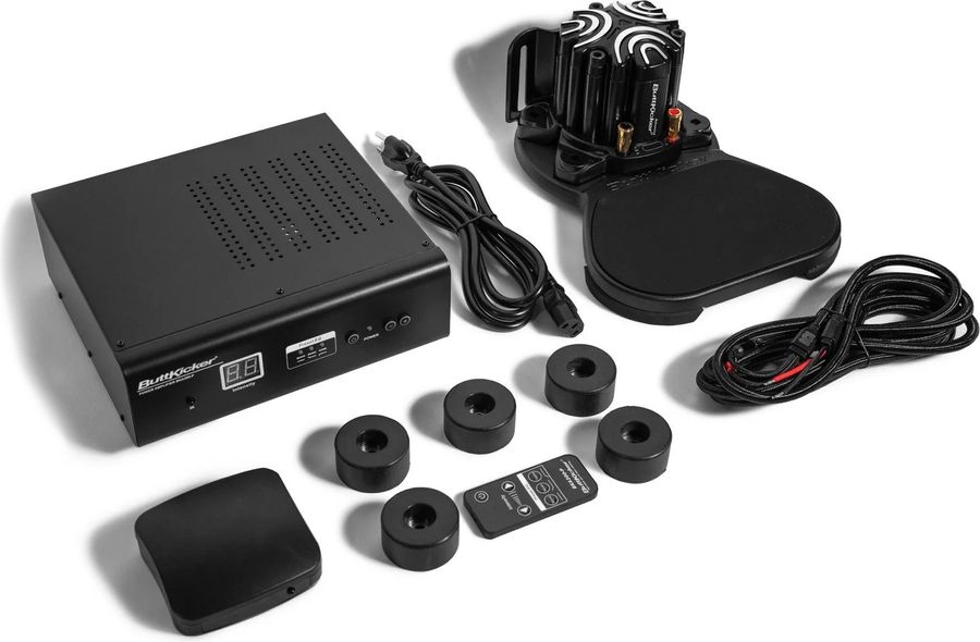 Le ButtKicker Wireless Couch Kit comprend l'ampli de puissance, le transducteur haptique et l'émetteur sans-fil.