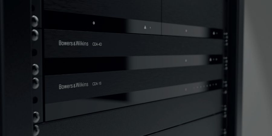 L'amplificateur B&W CDA-4D peut être intégré dans un rack.