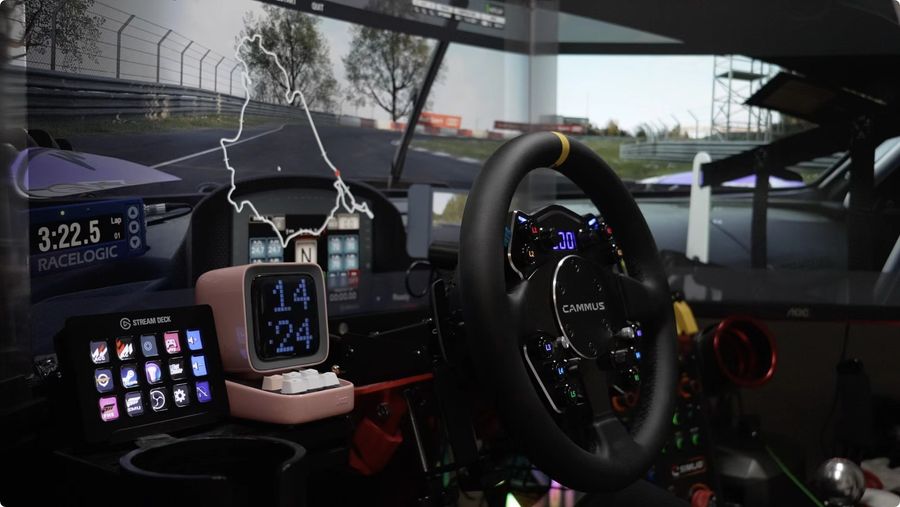 Idéal pour les débutant ou les pilotes plus avancés, le volant Cammus C12 s'intègre dans tous les setups simracing ou sur un bureau.