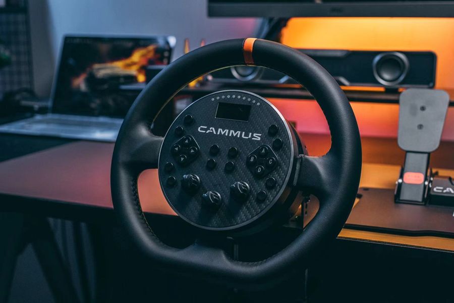 Idéal pour les débutants, le volant Direct Drive C5 permet de se lancer dans le simracing en toute simplicité.