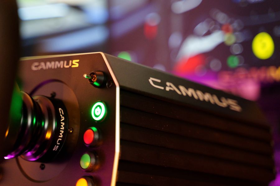 La base Direct Drive pour volant Cammus DDWB15 offre 9 entrées programmables.