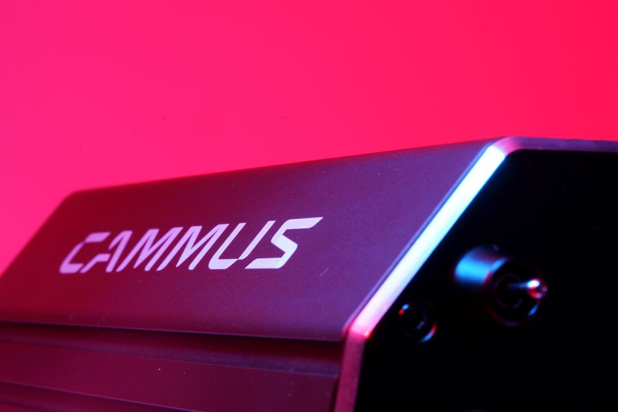 Durable et robuste, la base Direct Drive Cammus DDWB15 est fabriquée en aluminium.