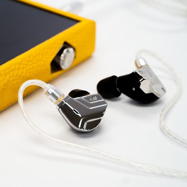 Écouteurs intra-auriculaires Campfire Audio Astrolith : mise en situation