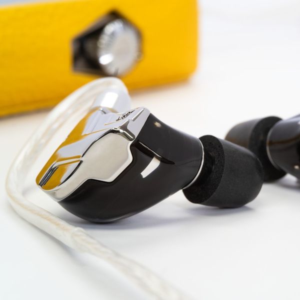 Écouteurs intra-auriculaires Campfire Audio Astrolith : mise en situation