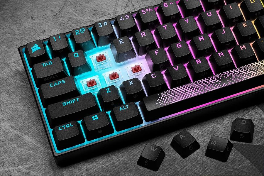 Clavier gaming Corsair K65 RGB Mini : vue r&eacute;tro&eacute;clairage par touche