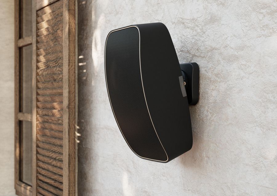 Mise en situation DALI Gardian OW 6 sur un mur dans un patio