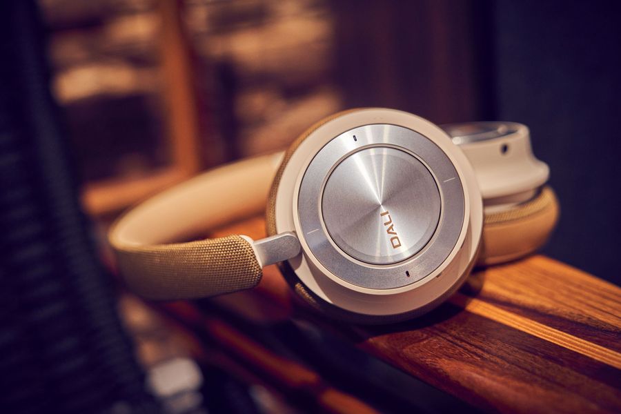 Casque Bluetooth Dali IO-8 Casque Bluetooth Dali IO-8 : mise en situation