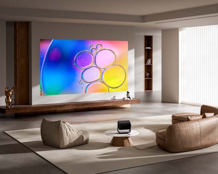  Le Dangbei MP1 Max combine une source LED et la technologie triple laser afin d’offrir une image très lumineuse, atteignant jusqu’à 3 100 lumens.