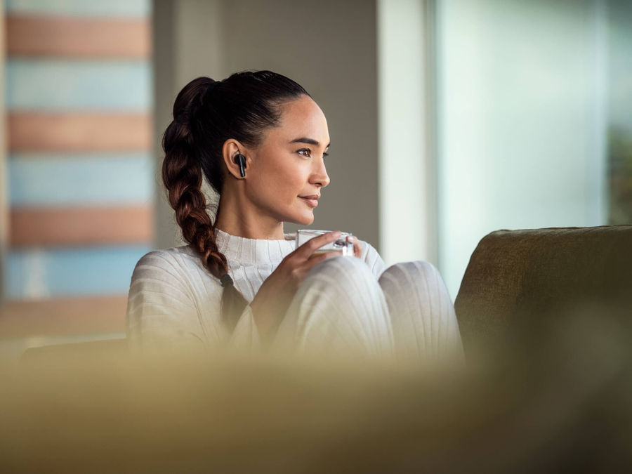 &Eacute;couteurs sans fil Denon AH-C630 : mise en situation sur femme