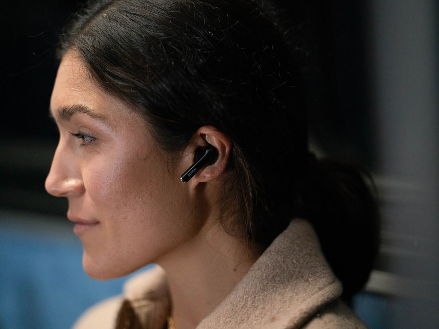 &Eacute;couteurs True Wireless Denon AH-C830 : mise en situation oreille