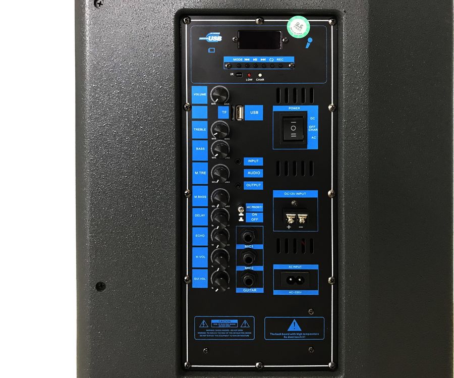 Vue de détail connectique et réglages enceinte de soirée Eltax Voyager BT 15 Pro MKII