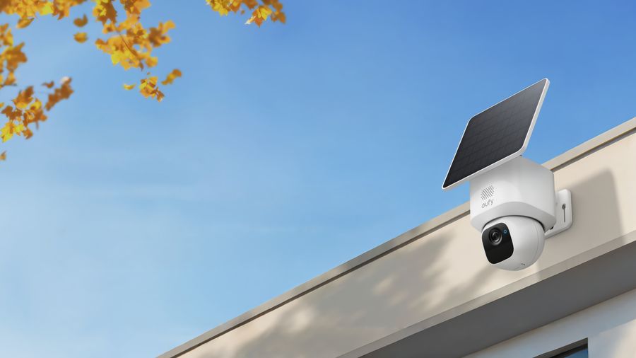 Caméra de surveillance extérieure eufy SoloCam E30 avec rotation 360°, vision nocturne 2K et alimentation solaire.