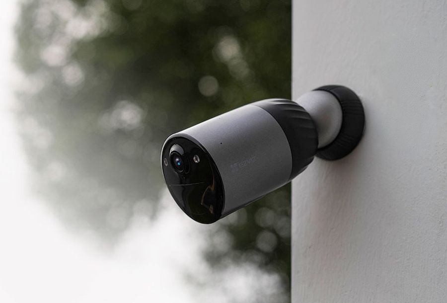 Caméra Ezviz BC1C 4K Pro Kit autonome avec vision nocturne couleur, audio bidirectionnel et alimentation solaire.