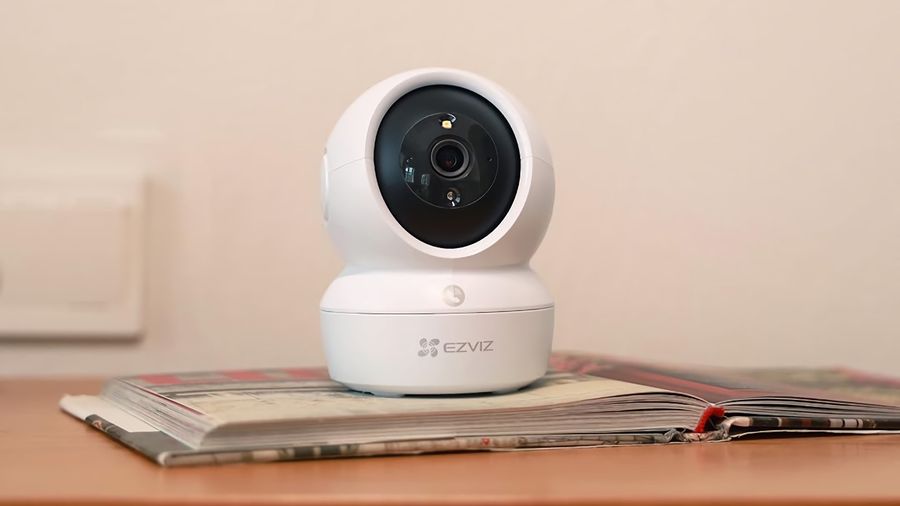 Caméra de surveillance intérieure Ezviz H6c 2K+ avec vision 2K panoramique et détection intelligente.