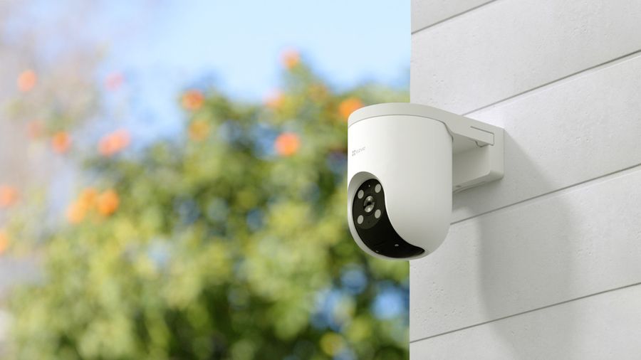 Caméra Ezviz H8c SE 2K pour usage extérieur et intérieur avec détection intelligente et vision nocturne longue portée.