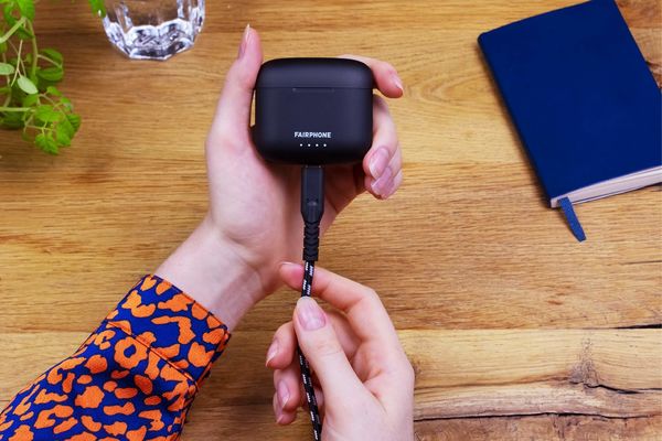 Ecouteurs sans fil Fairphone True Wireless : branch&eacute;