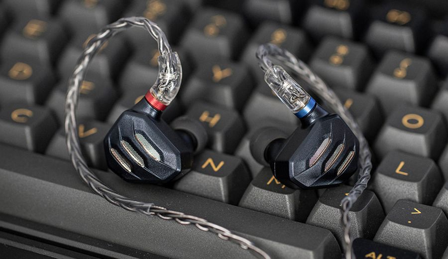 Écouteurs intra-auriculaires FiiO FH3 : mise en situation