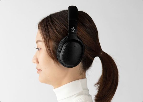 Casque Bluetooth Final UX3000 porté par une femme 