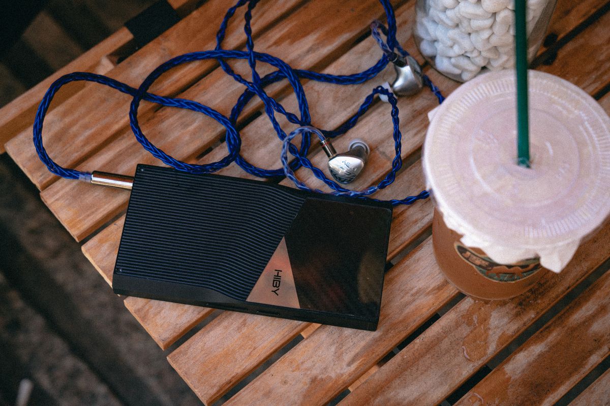 Baladeur audiophile Hiby R6 Pro II avec écouteurs 