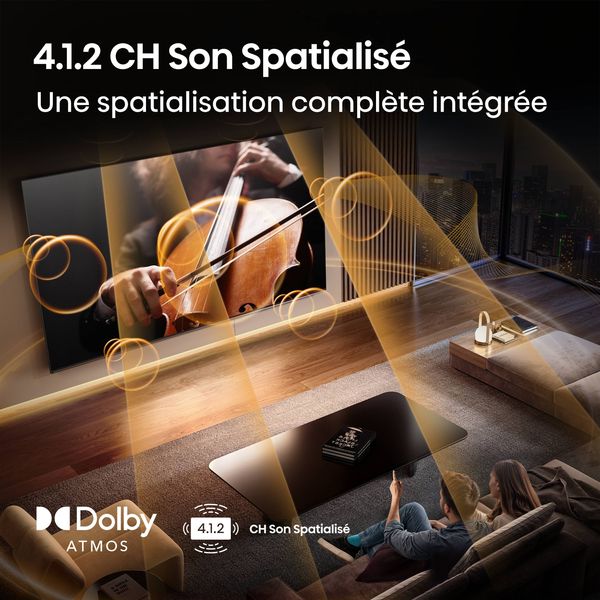 Son spatialisé 4.1.2 – Hisense 100U8Q Téléviseur Hisense 100U8Q avec système audio 4.1.2 canaux diffusant un son spatialisé dans un salon moderne.