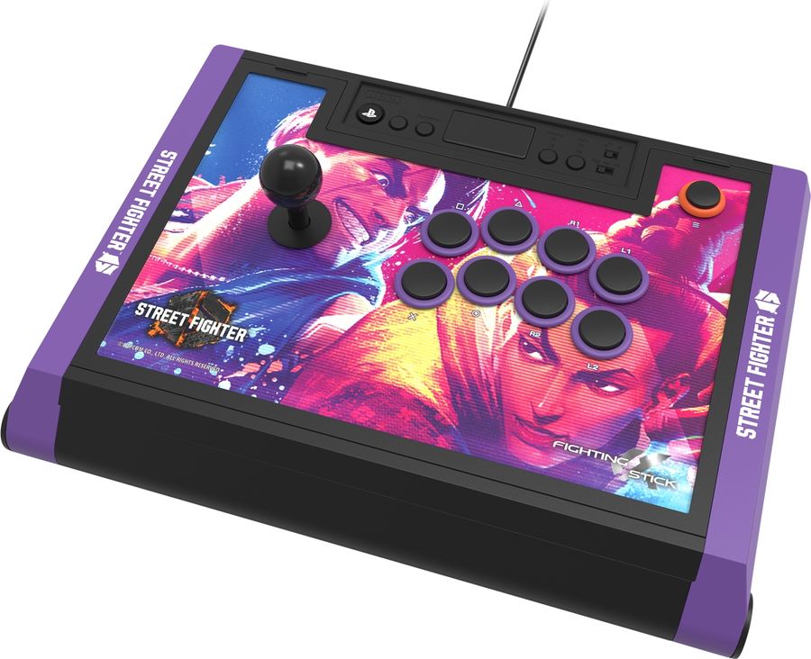 Le stick arcade Hori Fighting Stick Alpha (Street Fighter 6 Edition) offre huit boutons et un stick pour jouer aux jeux de combats.