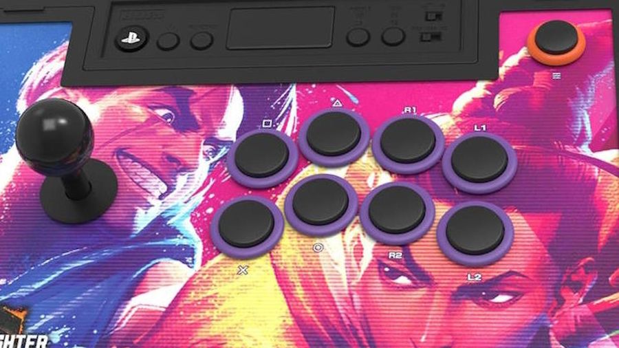 Le stick arcade Hori Fighting Stick Alpha (Street Fighter 6 Edition) propose une disposition noir layout.