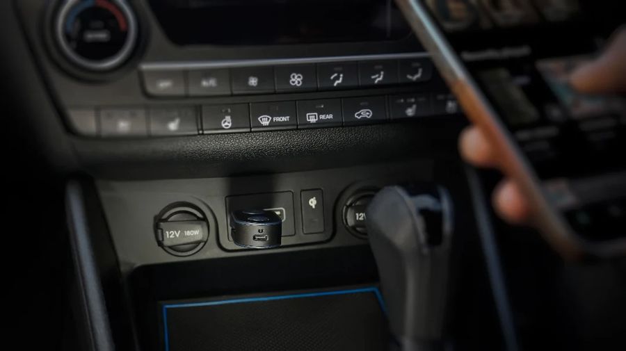 iFi Audio UP Travel connecté à l’application Nexis pour réglages audio et mises à jour.